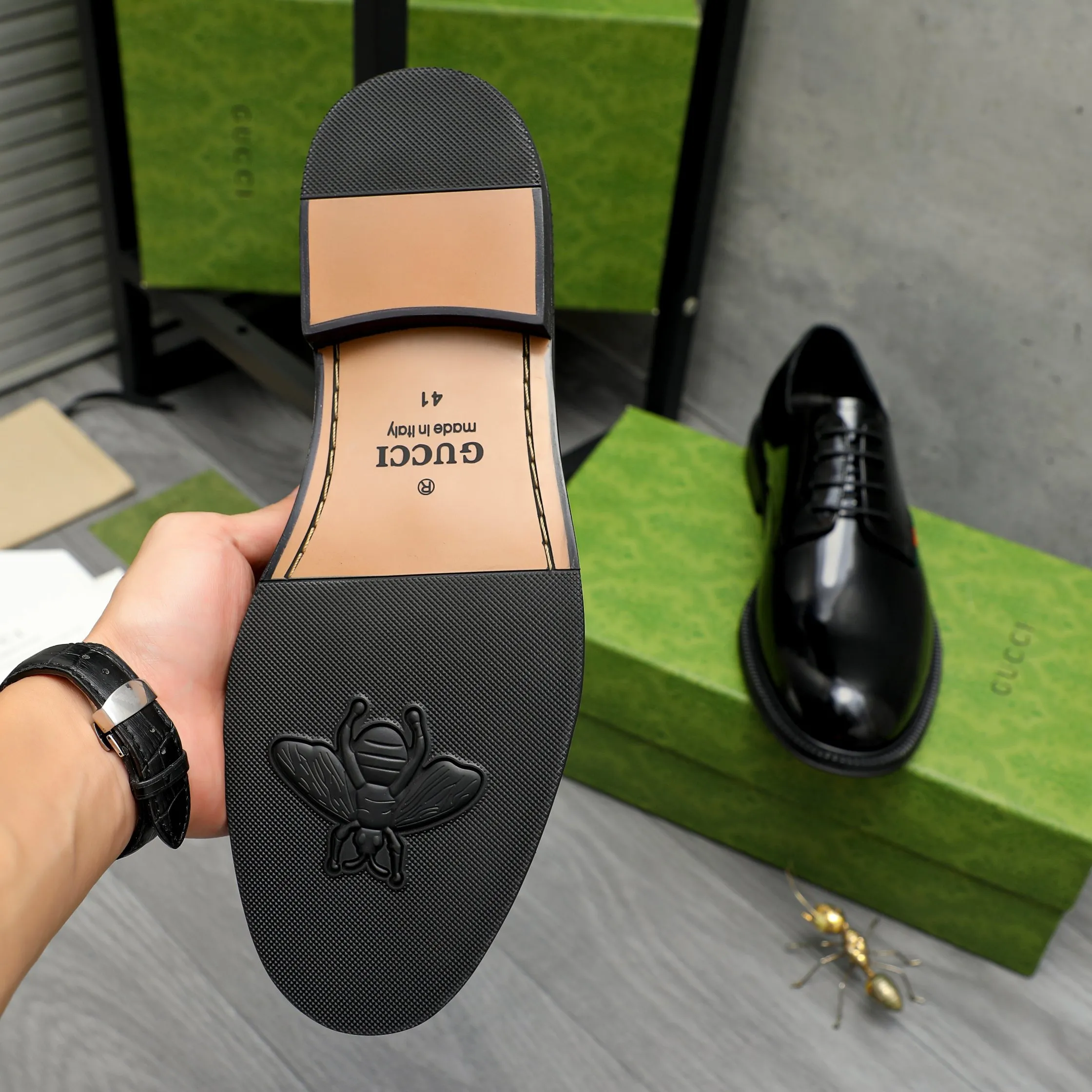Men's shoes 💰500 Product trademark: GUCCI "Gucci" business lace-up leather shoes Regular size: 38-44 (45.46 custom-made, non-returnable) Product materials: Selected patent cowhide upper, cowhide lining, original rubber outsole